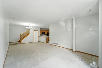 277 S 79th St in West Des Moines, IA - Foto de edificio - Building Photo