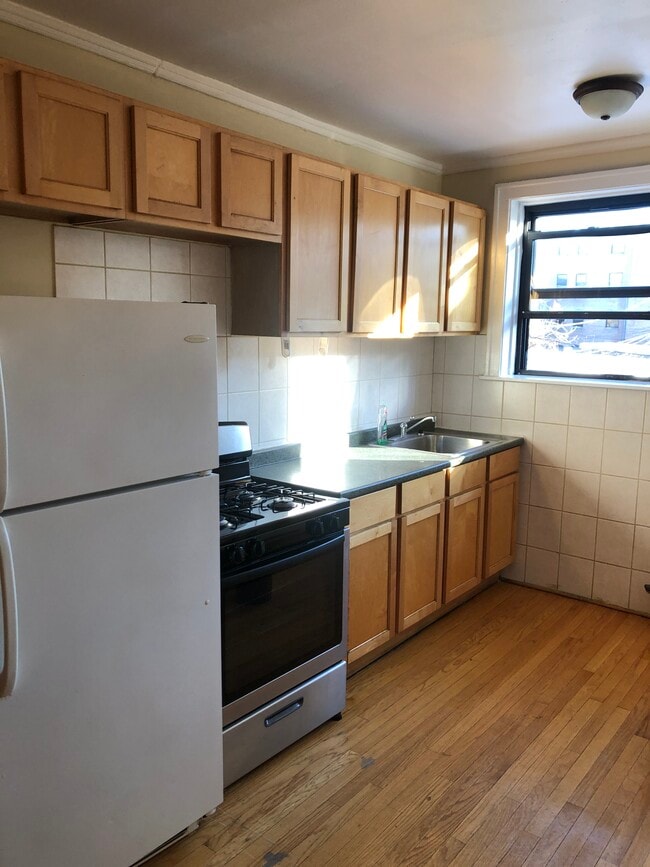 6439 N Hamilton Ave in Chicago, IL - Building Photo - Building Photo