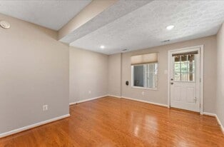 37 Sudley Ford Ct in Chantilly, VA - Building Photo