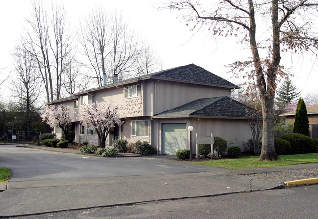 Larch Canyon Townhouses in Beaverton, OR - Building Photo - Building Photo