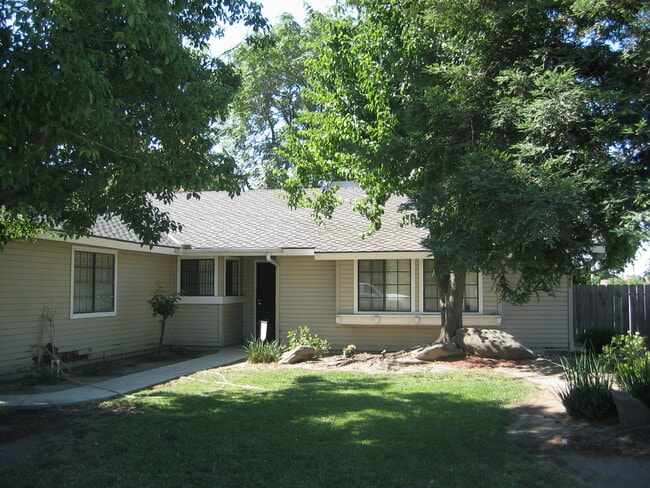 property at 1607 E Eastbrook Ave