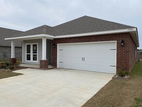 1348 Rosefield Dr W in Mobile, AL - Building Photo - Building Photo