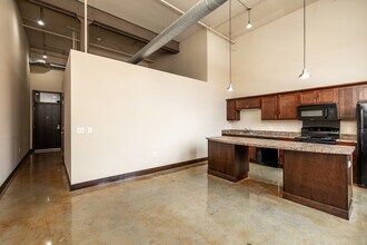 Rumely Lofts in Des Moines, IA - Foto de edificio - Interior Photo