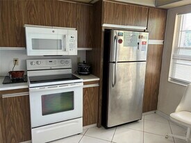 2304 Lucaya Ln in Coconut Creek, FL - Building Photo