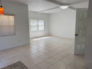 714 NE 4th Ct. in Hallandale Beach, FL - Building Photo - Building Photo