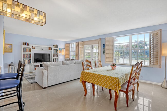 3475 S Ocean Blvd in Palm Beach, FL - Foto de edificio - Building Photo