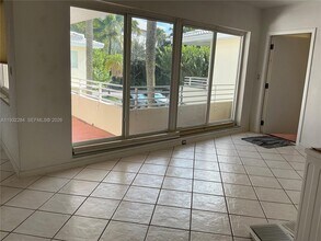 80 Park Dr in Bal Harbour, FL - Building Photo - Building Photo