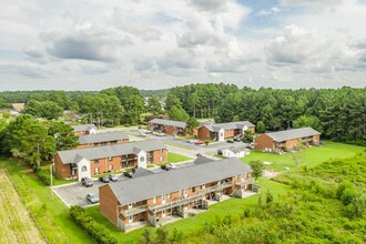 Kinston Village Apartments in Kinston, NC - Building Photo - Building Photo