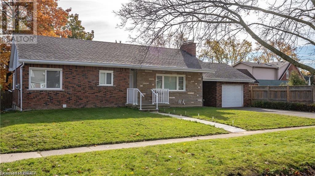 75 Henderson Ave in Brantford, ON - Building Photo