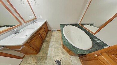 3090 Joslyn Rd in Auburn Hills, MI - Building Photo - Building Photo