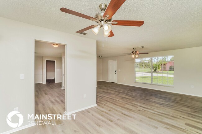 6391 Evaro Ave in Spring Hill, FL - Building Photo - Building Photo
