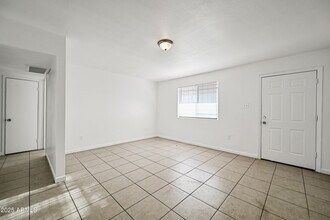 1908 E Broadway Rd in Phoenix, AZ - Building Photo - Building Photo