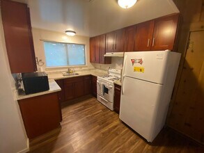 614 Park Rd in Emerald Hills, CA - Building Photo - Building Photo