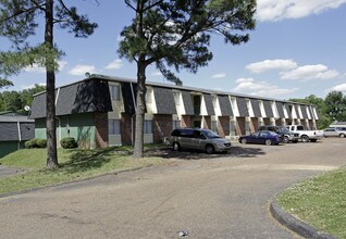 Whispering Pines Apartments in Memphis, TN - Foto de edificio - Building Photo