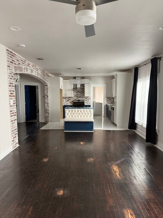 814 Iowa St in San Antonio, TX - Building Photo