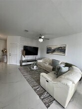 9336 W 34th Ct in Hialeah, FL - Building Photo - Building Photo