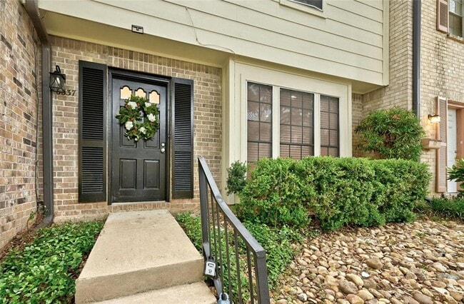 property at 6637 Valleyside Rd