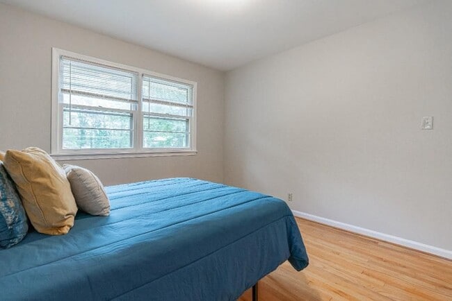 2719 Knollview Dr in Decatur, GA - Building Photo - Building Photo
