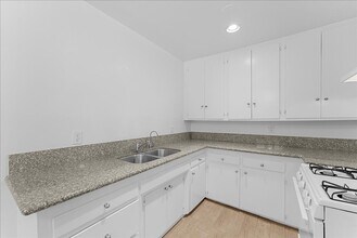 3116 W 99th St in Inglewood, CA - Building Photo - Building Photo