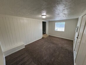 1101 N Stevenson St in Visalia, CA - Building Photo - Building Photo