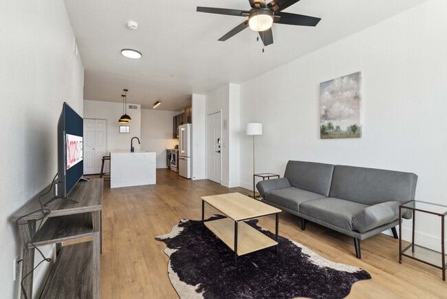 6610 N 93rd Ave in Glendale, AZ - Foto de edificio - Building Photo