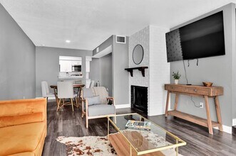 17210 Imperial Valley Dr in Houston, TX - Foto de edificio - Building Photo