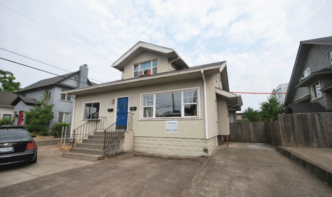 Prime Location Student Housing in Eugene, OR - Foto de edificio - Building Photo