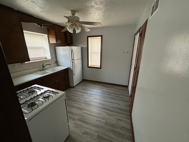 property at 7252 W Appleton Ave