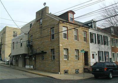 437 W Walnut St in Allentown, PA - Building Photo