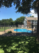 4301 Lakeshore Villa Dr in Waco, TX - Building Photo - Building Photo
