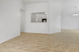 5211 Lynngate Dr in Spring, TX - Foto de edificio - Building Photo