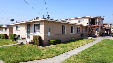 Florburn Square Apartments in Bell, CA - Building Photo - Building Photo