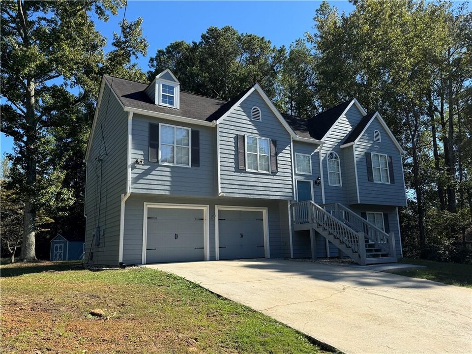 405 White Pines Dr in Dallas, GA - Foto de edificio