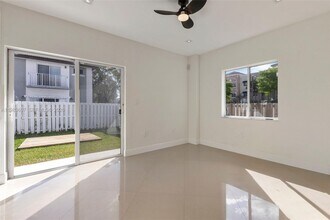 2897 SW 129th Way in Miramar, FL - Building Photo - Building Photo