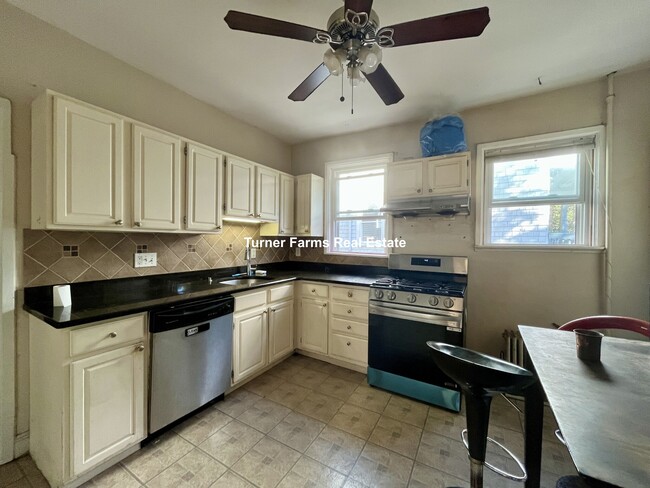 49 Beech Glen St, Unit 2 in Boston, MA - Building Photo - Building Photo