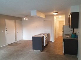 Tristin Square Apartments in Portland, OR - Building Photo
