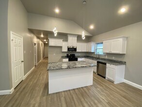 2211 Henry St in Greenville, TX - Building Photo - Building Photo