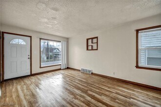 10213 Dove Ave in Cleveland, OH - Building Photo - Building Photo