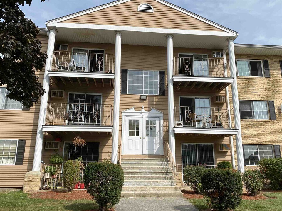 377 Huse Rd-Unit -10 in Manchester, NH - Foto de edificio