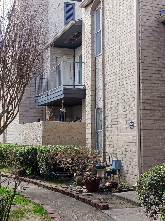 2021 Spenwick Dr photo'