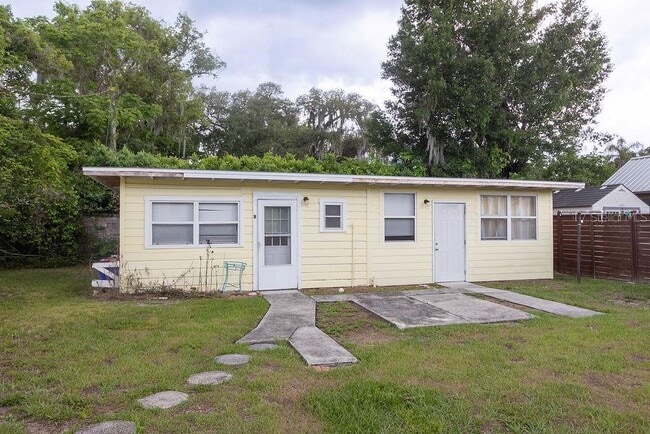 property at 220 N Adelle Ave