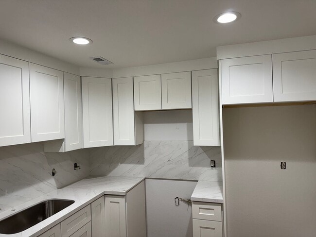 5521-5523 Missie Way in Sacramento, CA - Building Photo - Building Photo