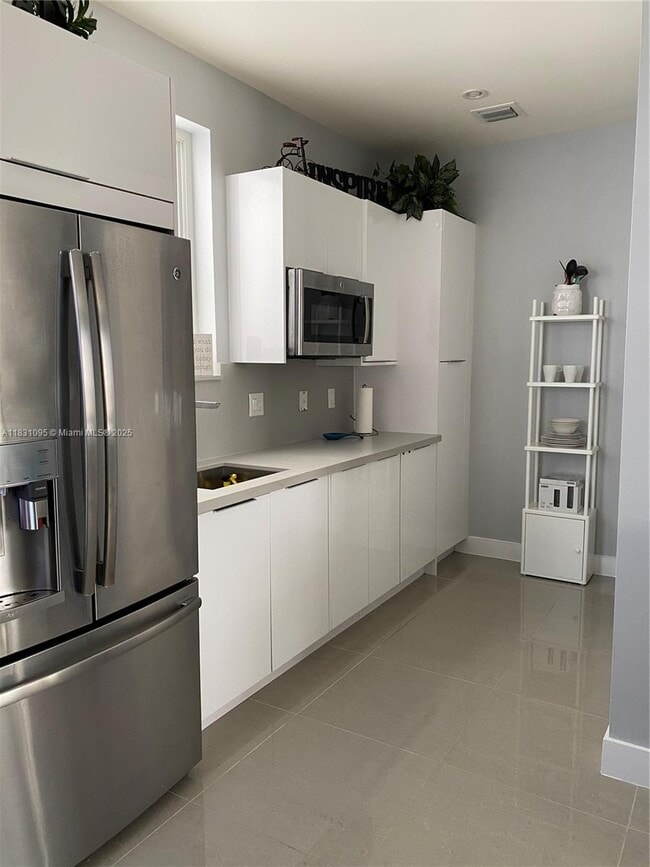 10424 NW 63rd Terrace in Doral, FL - Building Photo - Building Photo