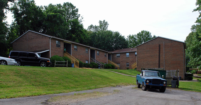 Campus Suites Apartments in Raleigh, NC - Foto de edificio - Building Photo