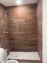 2111 NW 60th Ave in Sunrise, FL - Foto de edificio - Building Photo