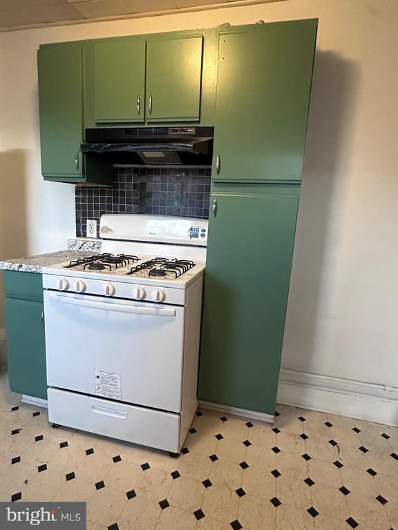 property at 17 E Walnut St