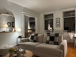 118 Riverway, Unit 19 in Boston, MA - Building Photo - Building Photo