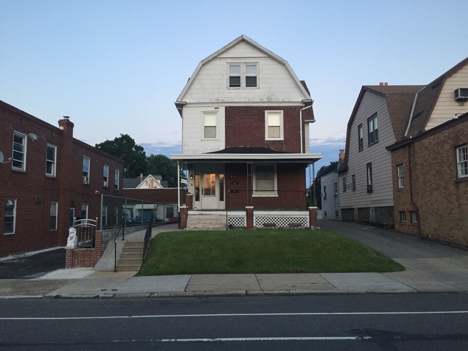 7111 Rising Sun Avenue, Unit 3 rd floor in Philadelphia, PA - Foto de edificio