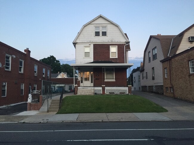 7111 Rising Sun Avenue, Unit 3 rd floor