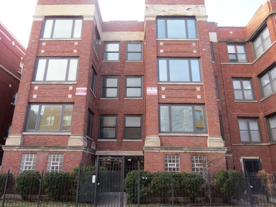 7010 S Clyde Ave in Chicago, IL - Building Photo